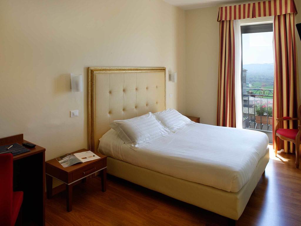 Giotto Hotel & Spa Assisi Rum bild